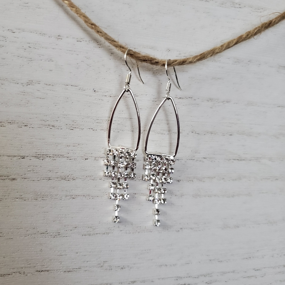 Hook drop earrings